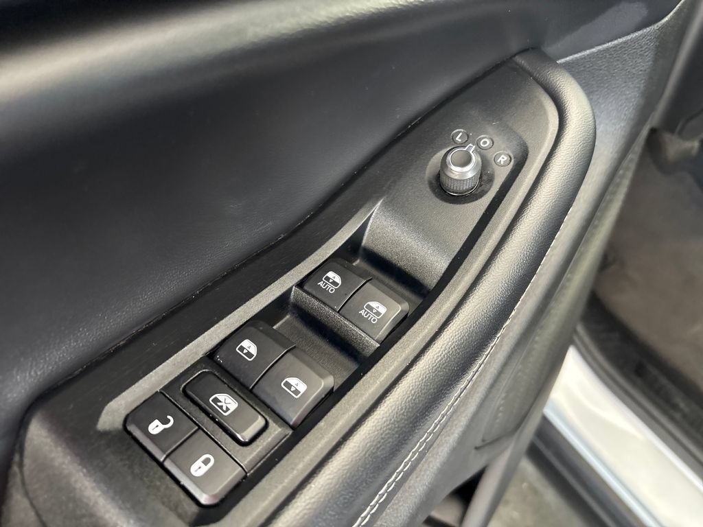 Used 2023 Jeep Grand Cherokee Altitude AWD/4WD image 16