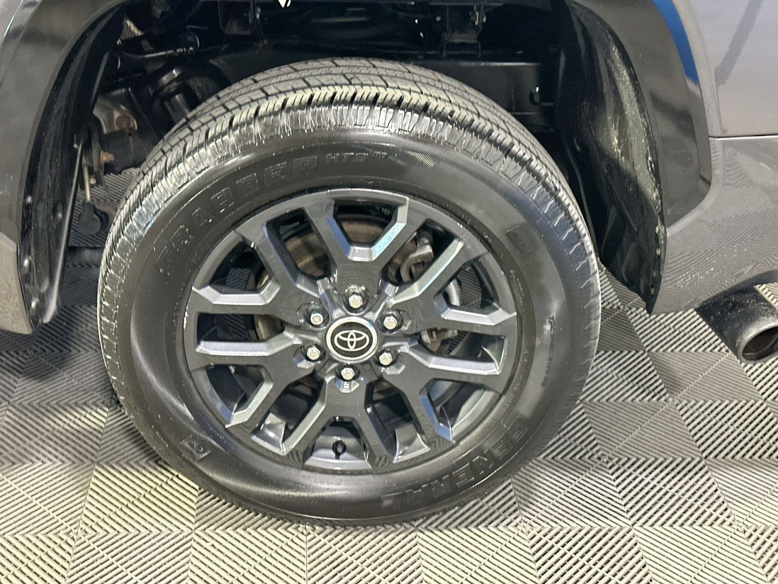 Used 2023 Toyota Tundra Platinum image 12