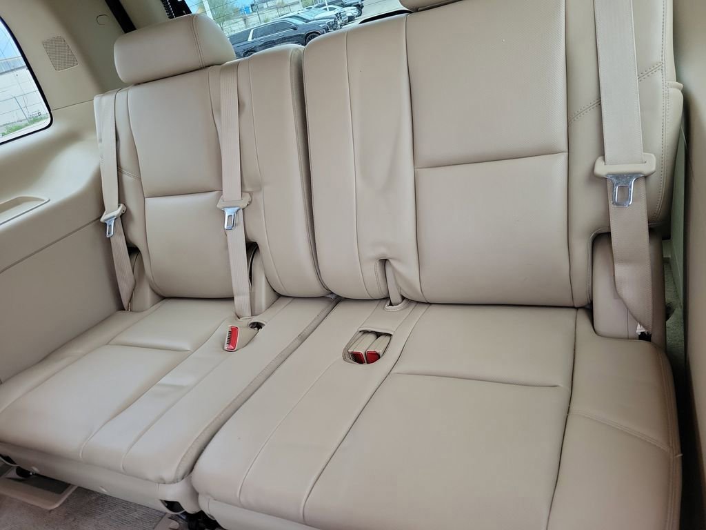Used 2011 Cadillac Escalade Luxury AWD/4WD image 12