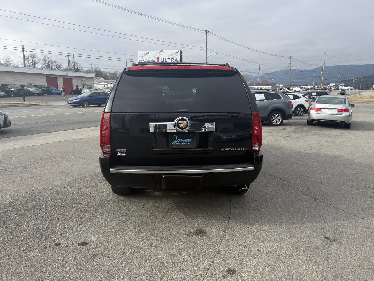 Used 2012 Cadillac Escalade Luxury image 7