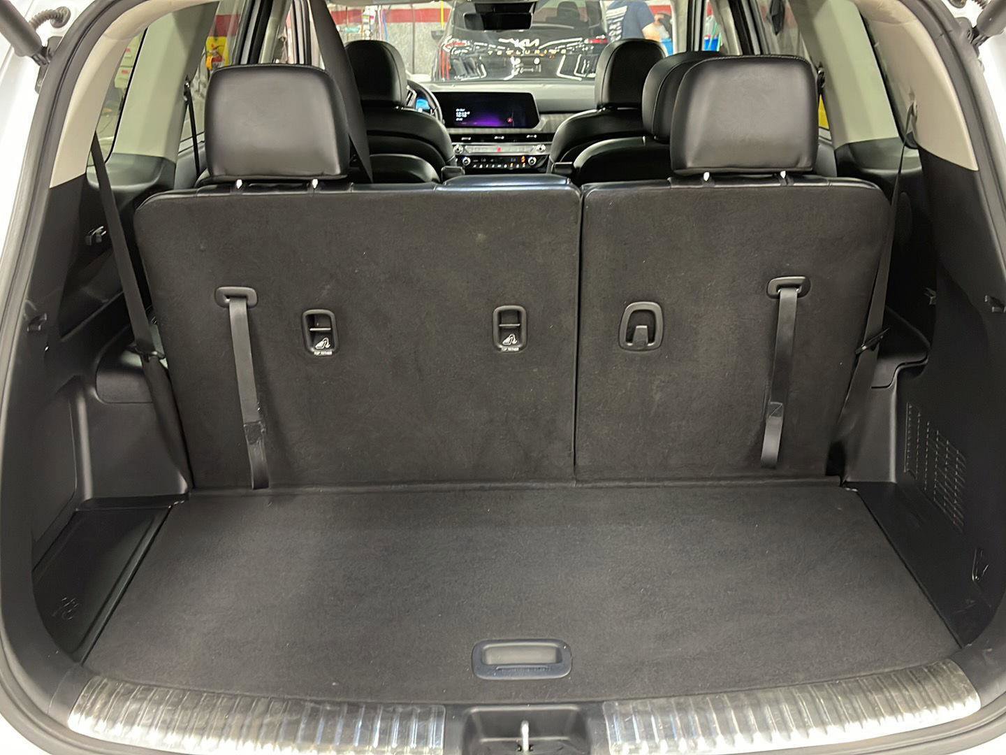 Used 2024 Kia Telluride SX Prestige w/ Towing Package AWD/4WD image 5