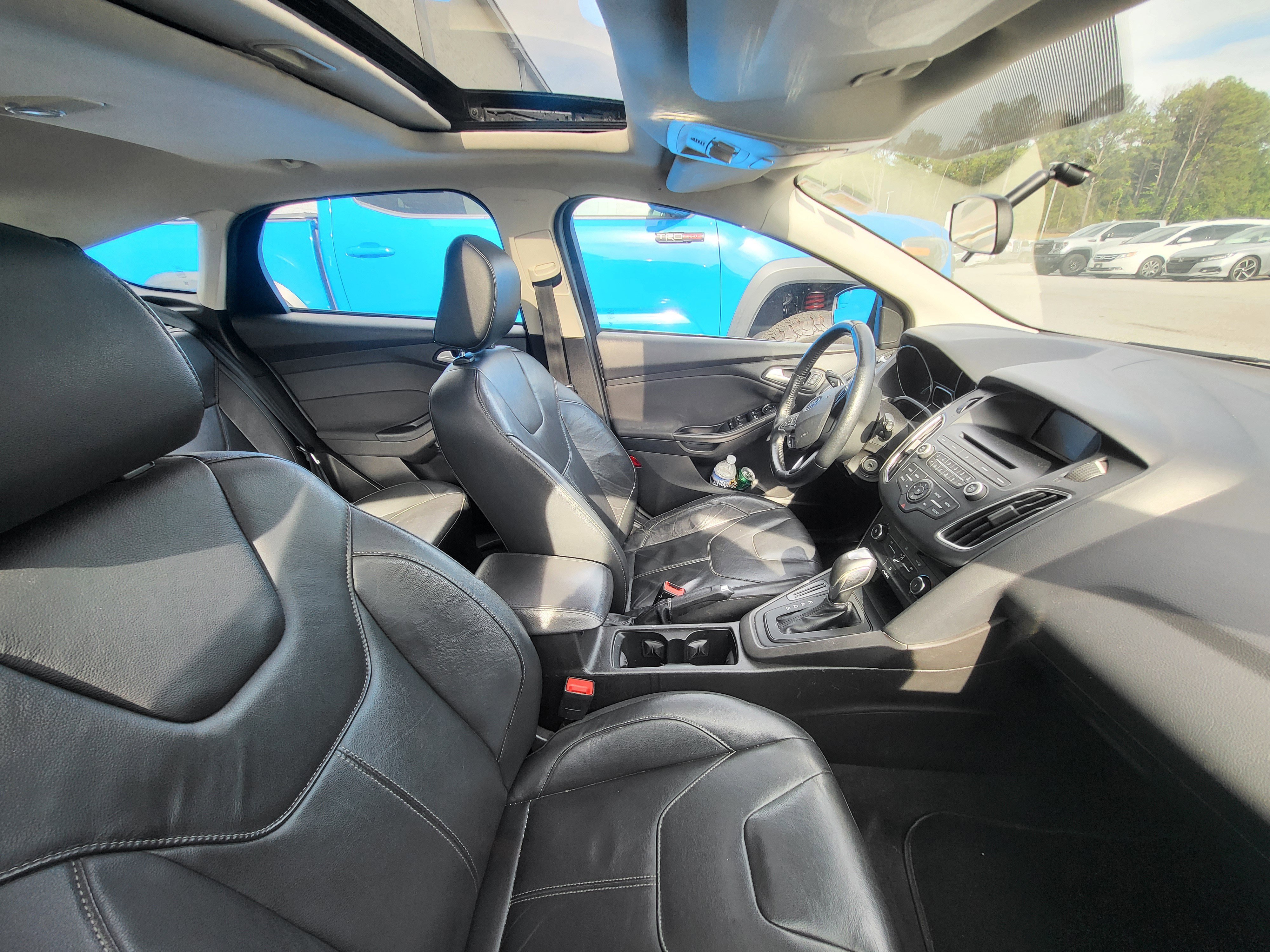 Used 2016 Ford Focus SE w/ Equipment Group 201A FWD image 8