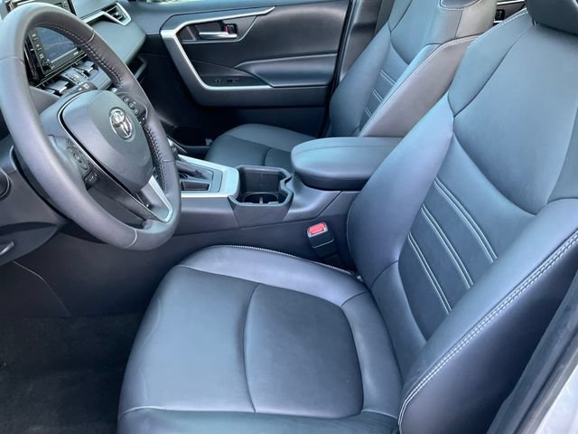 Used 2022 Toyota RAV4 XLE Premium FWD image 5