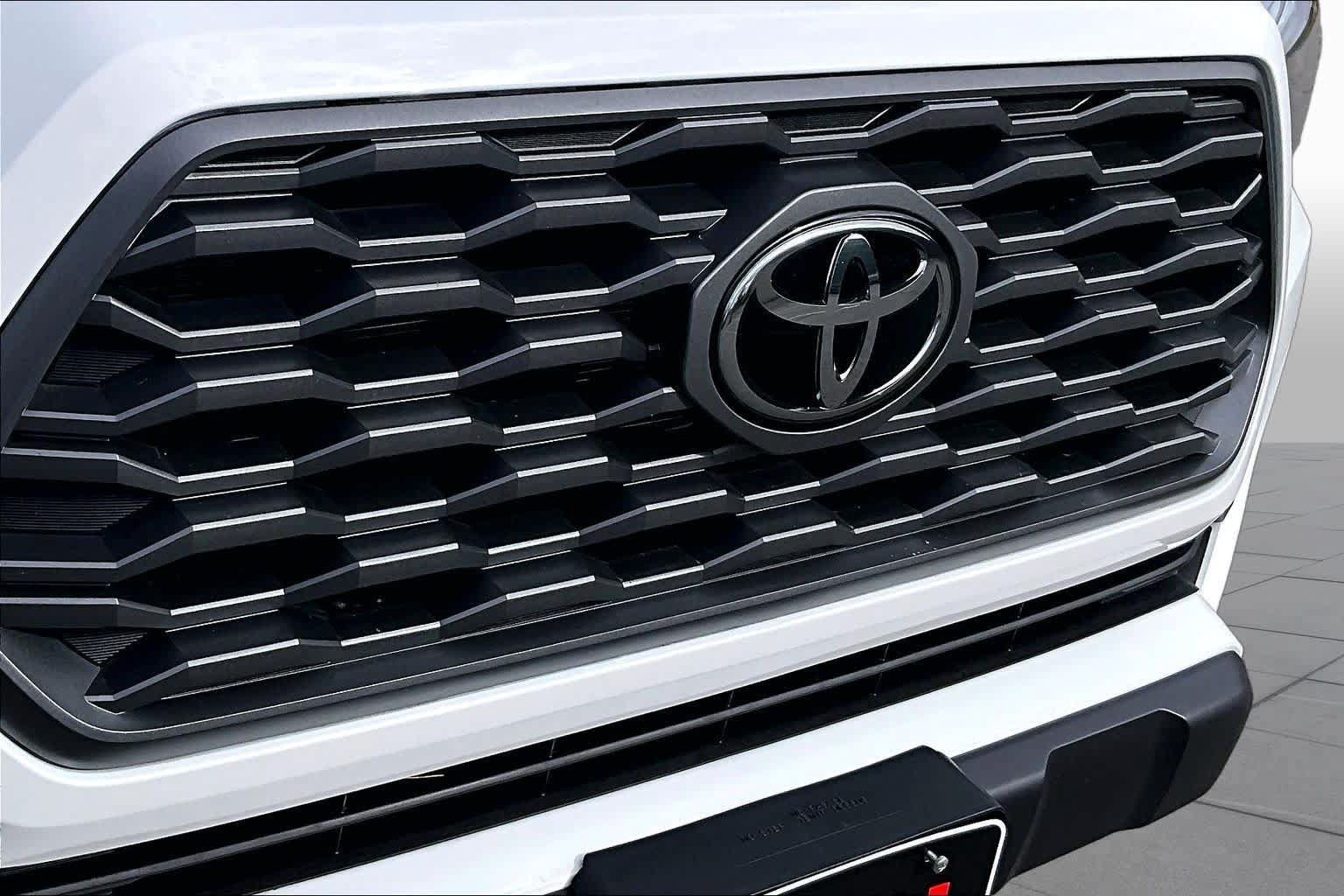 Used 2023 Toyota Tacoma TRD Off-Road AWD/4WD image 32