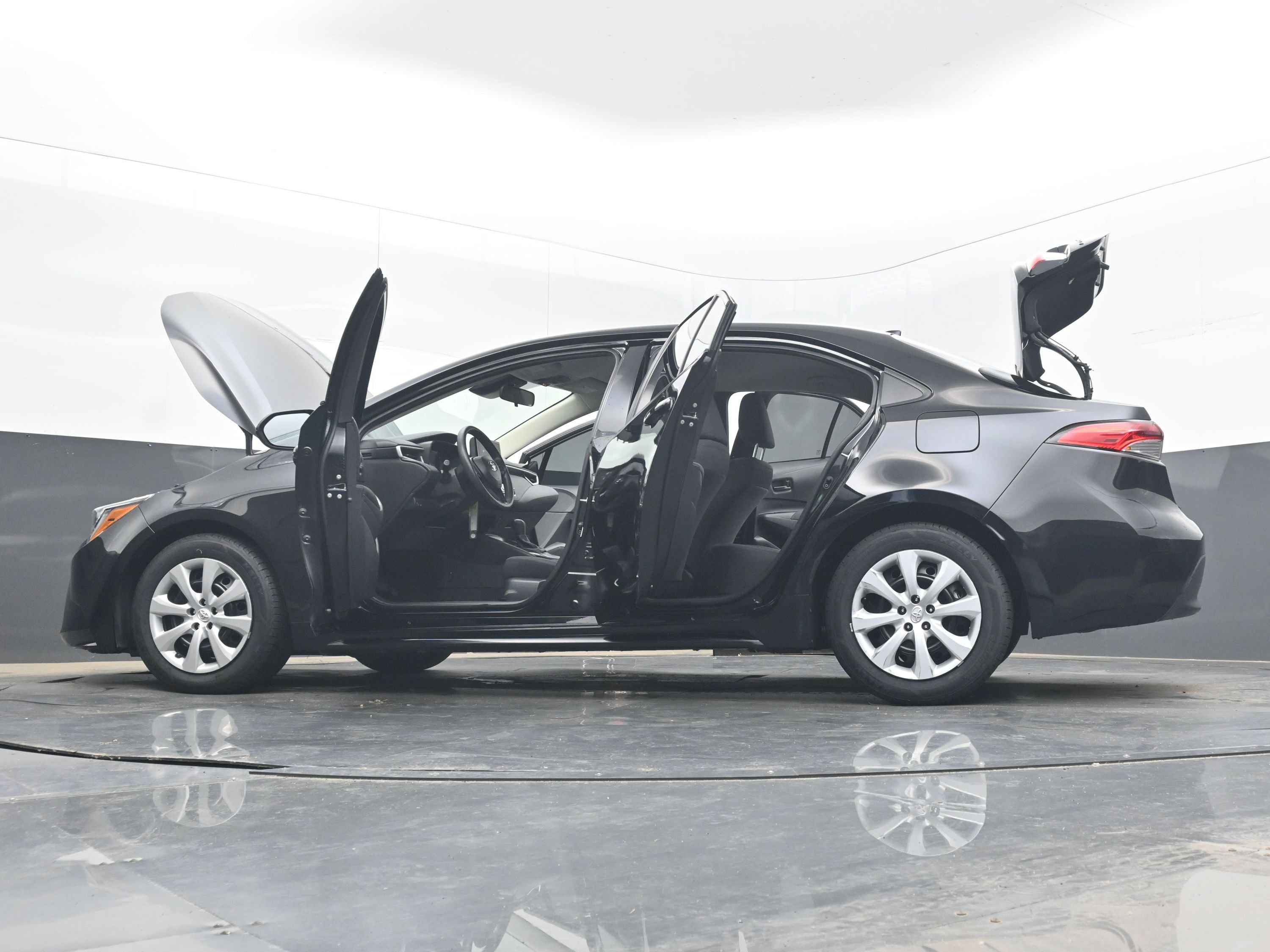 Used 2025 Toyota Corolla LE FWD image 43