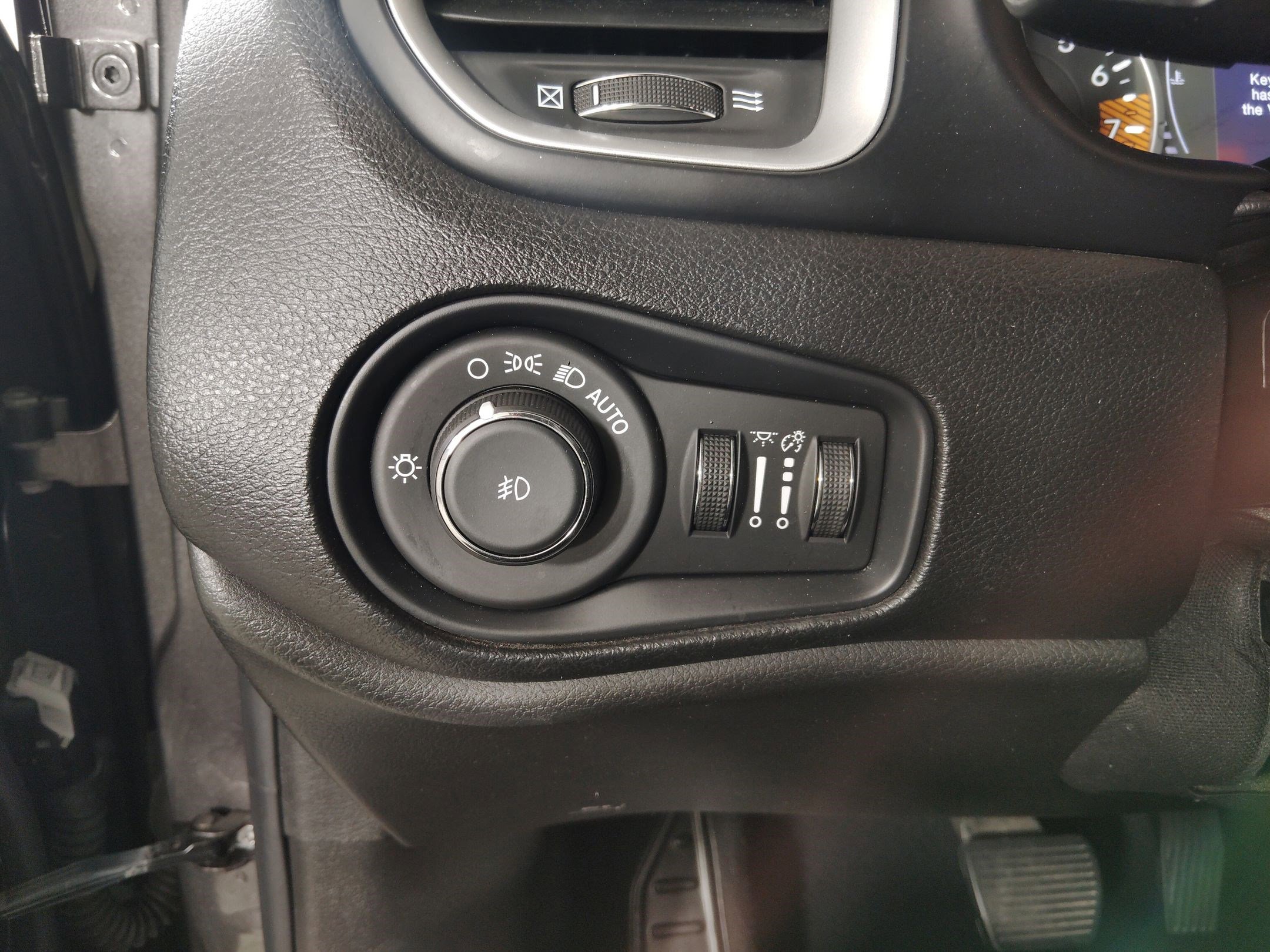 Used 2020 Jeep Renegade Latitude image 18