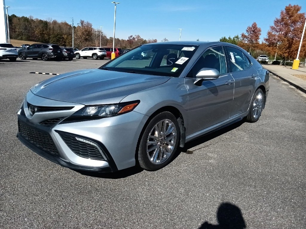 Used 2024 Toyota Camry SE image 7