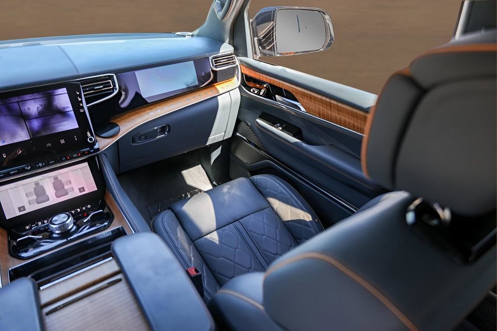 Used 2024 Jeep Grand Wagoneer Series III image 31