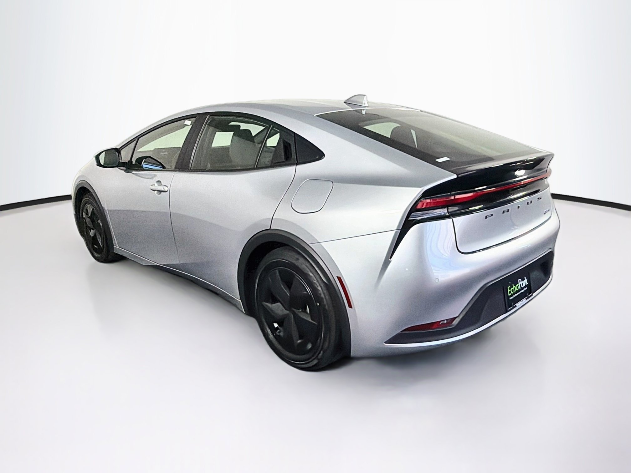 Used 2025 Toyota Prius LE FWD image 5