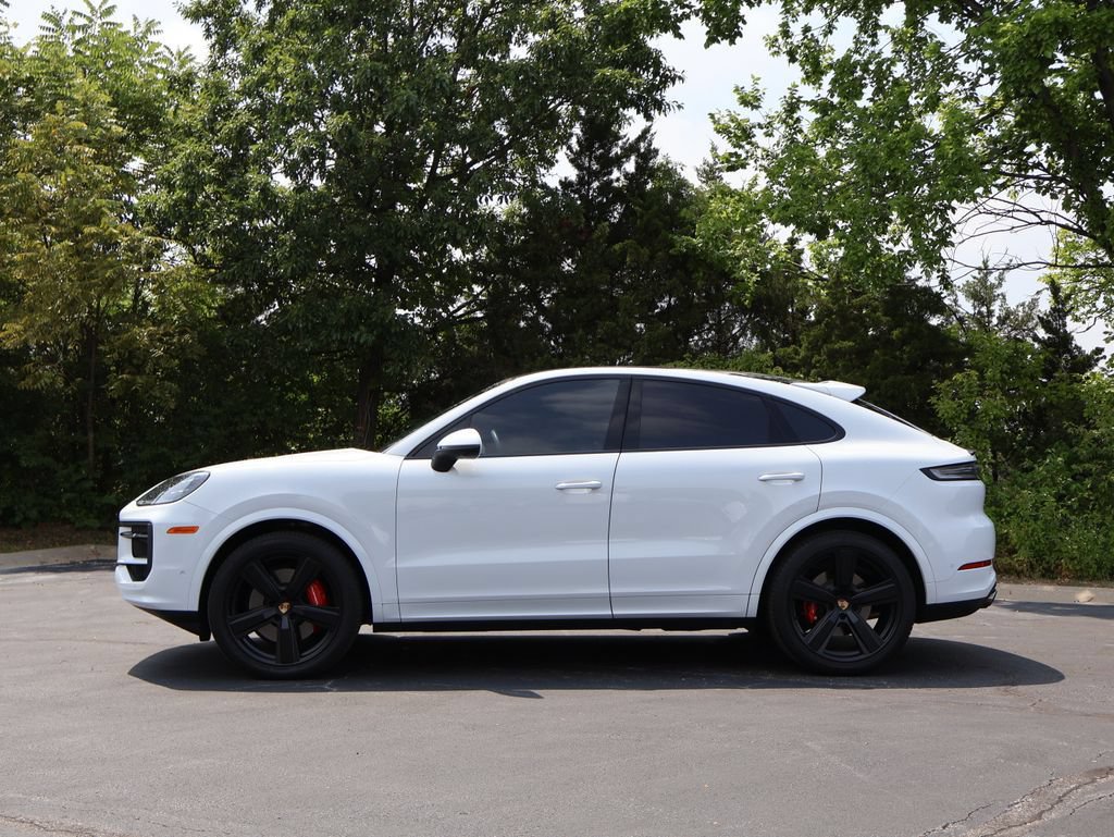 Used 2025 Porsche Cayenne Coupe AWD/4WD image 2
