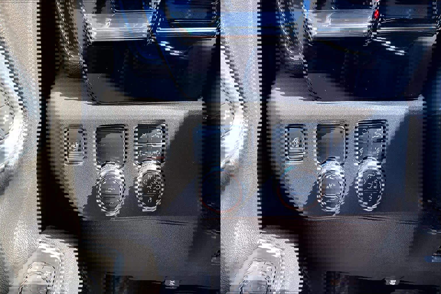 Certified 2025 GMC Sierra 1500 SLT RWD image 32