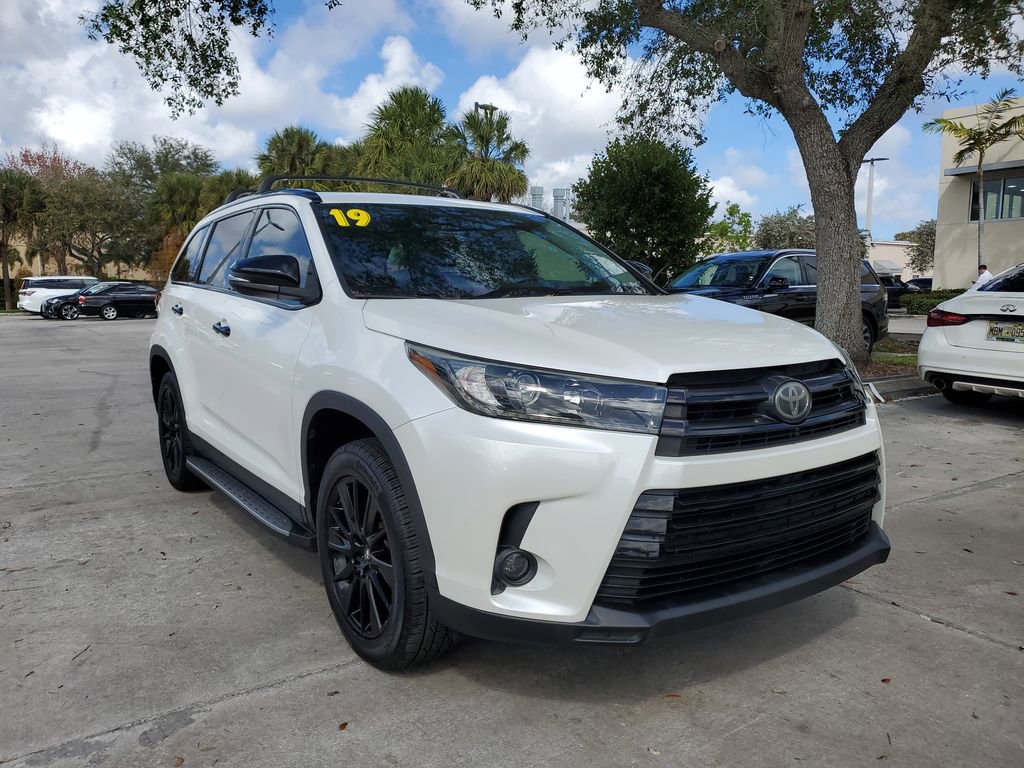 Used 2019 Toyota Highlander SE w/ Nightshade Edition image 32