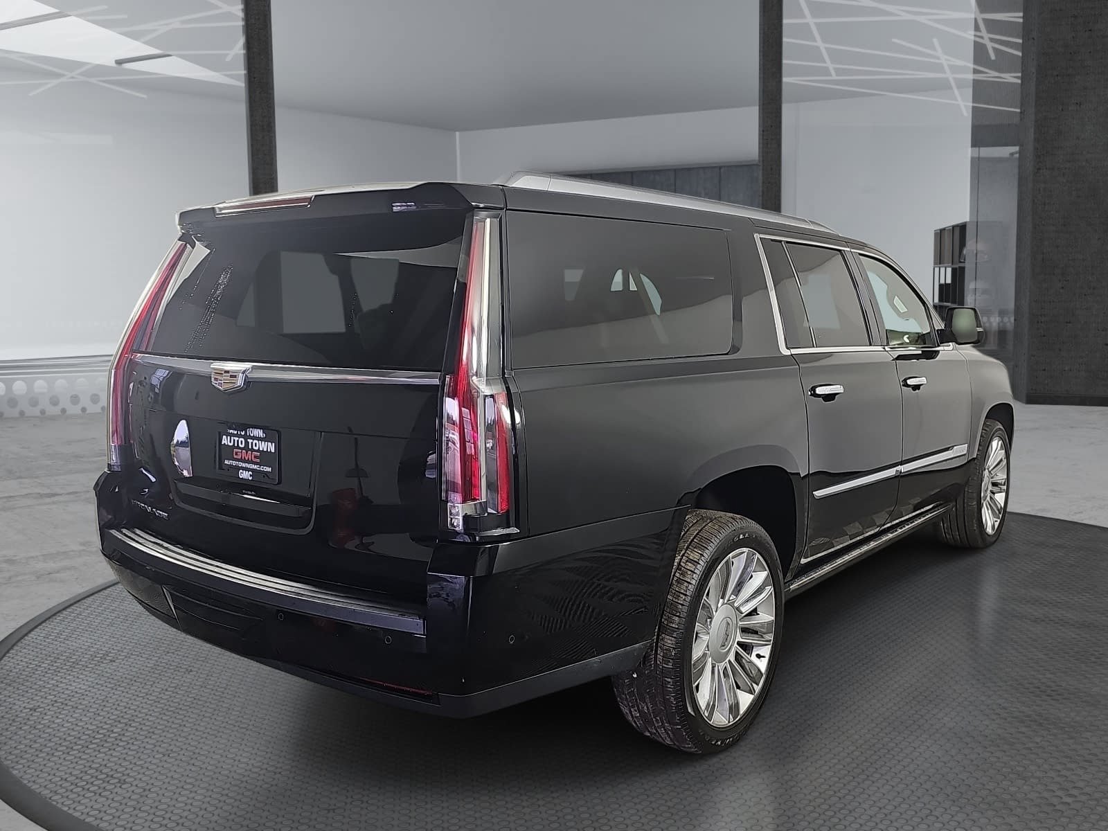 Used 2017 Cadillac Escalade ESV Platinum AWD/4WD image 5