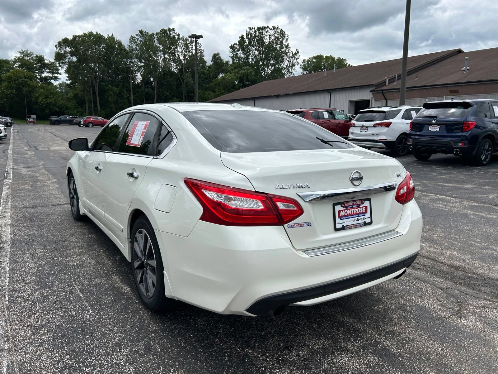 Used 2017 Nissan Altima 2.5 SV w/ Convenience Package FWD image 4