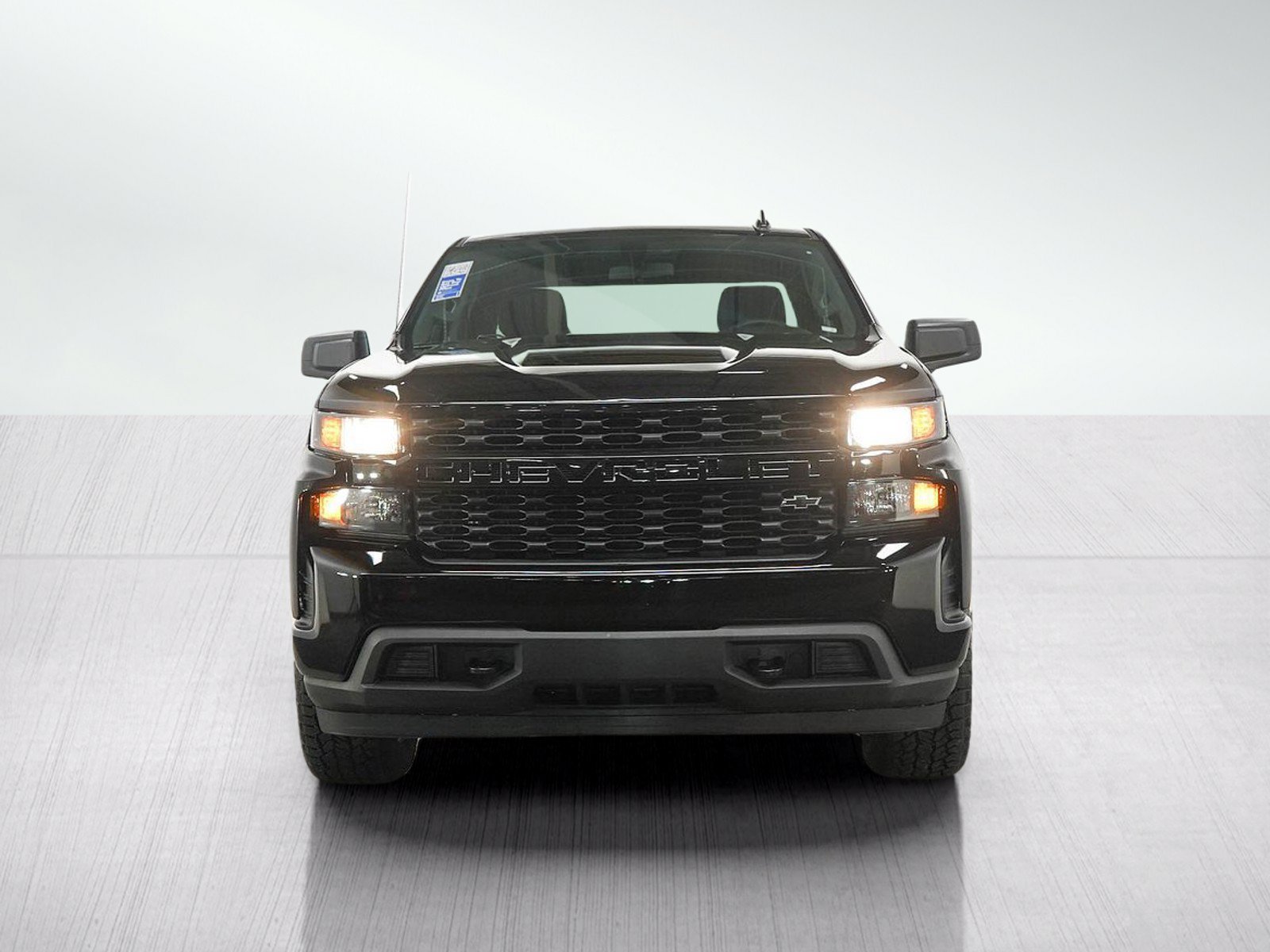 Used 2020 Chevrolet Silverado 1500 Custom w/ Custom Value Package AWD/4WD image 8