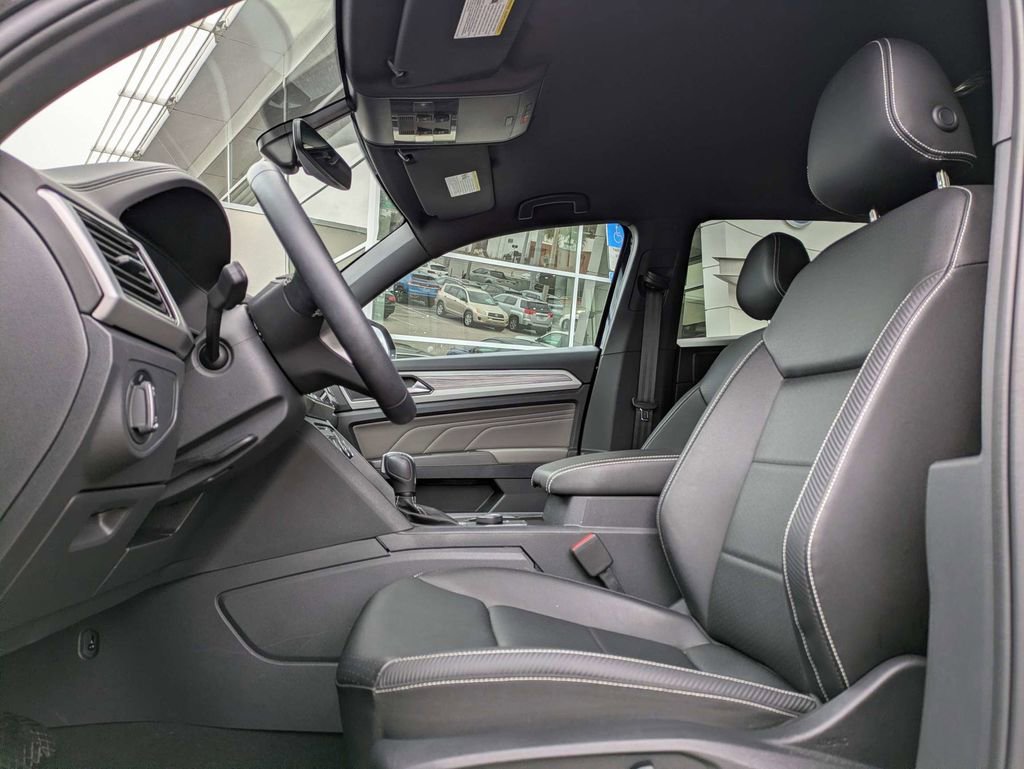 Certified 2023 Volkswagen Atlas Cross Sport SE AWD/4WD image 2