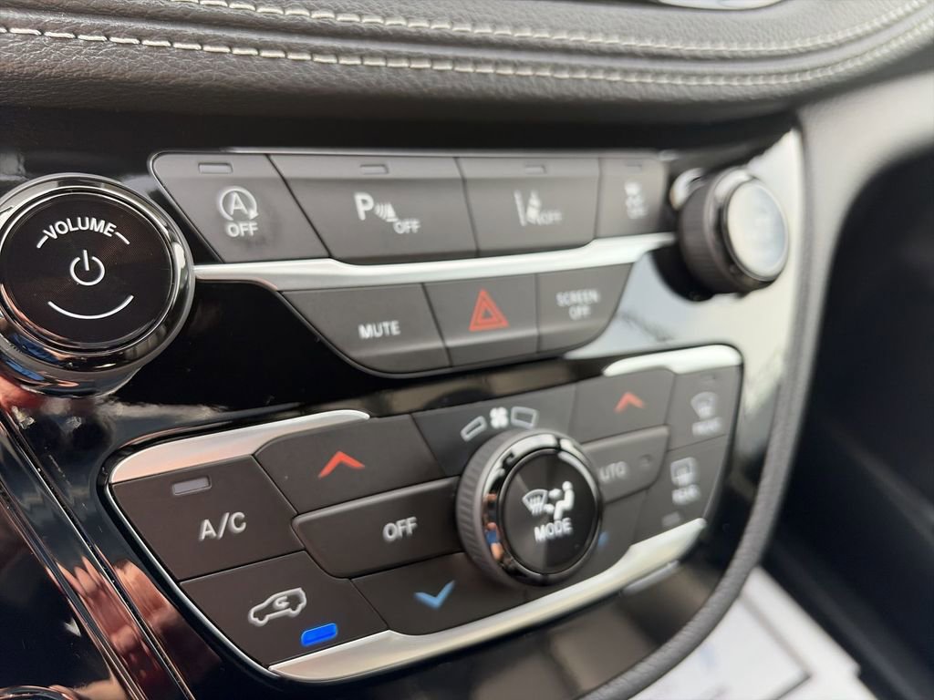 Used 2024 Chrysler Pacifica Touring-L w/ S Appearance Package FWD image 18