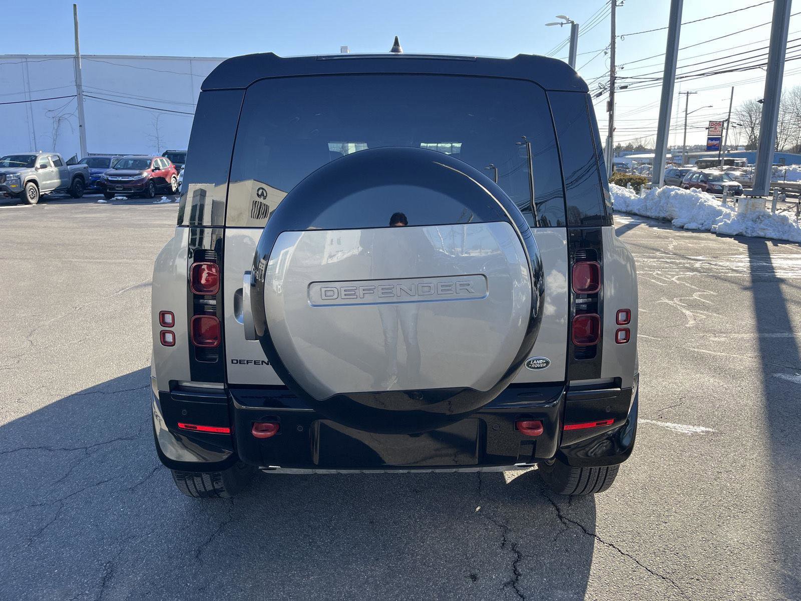 Used 2023 Land Rover Defender 110 X-Dynamic SE image 5