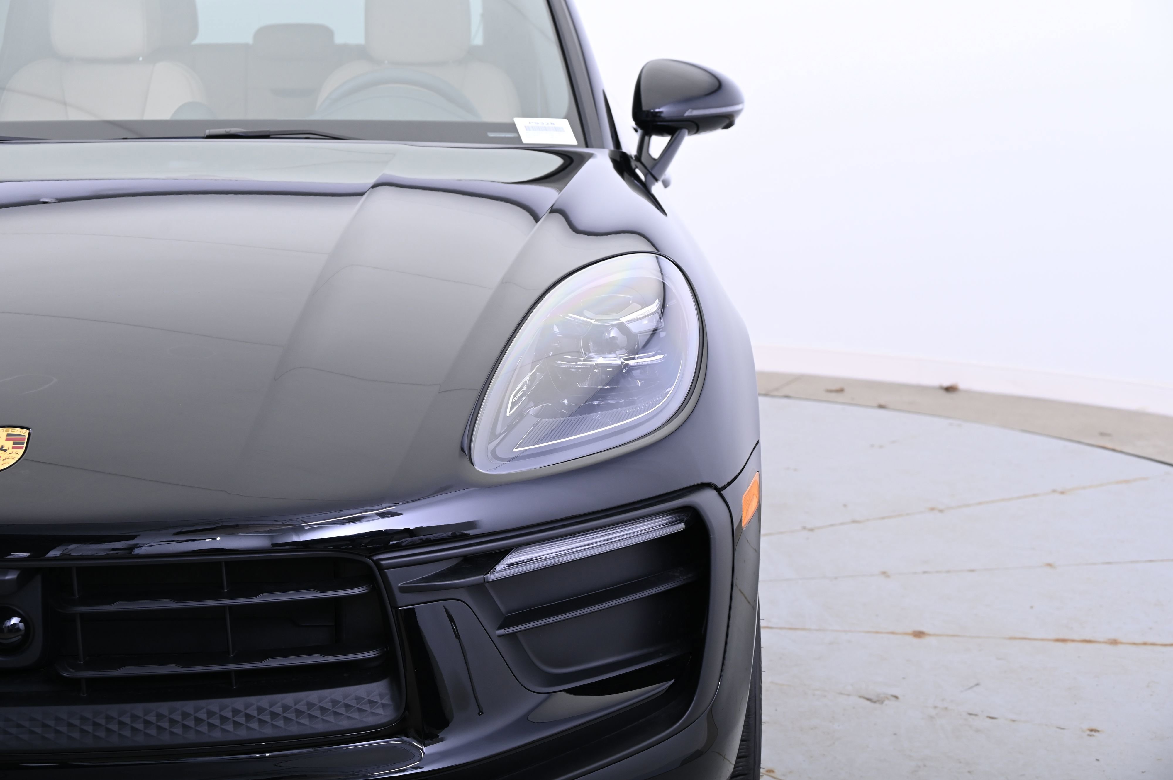 Certified 2025 Porsche Macan image 12