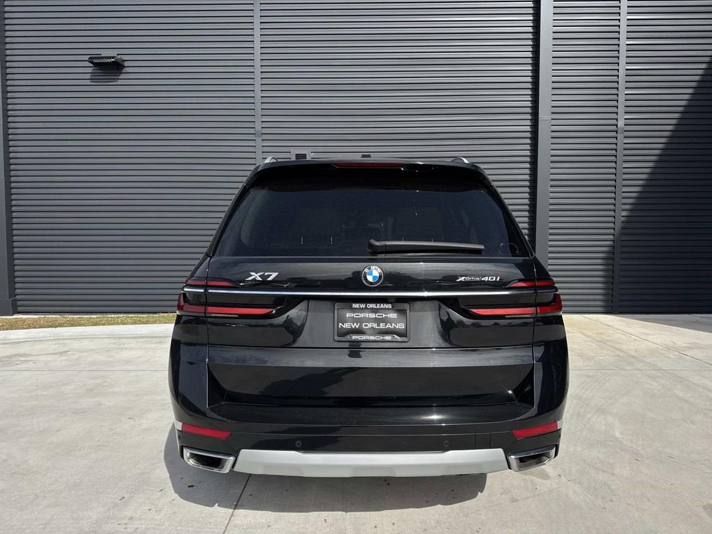 Used 2023 BMW X7 xDrive40i w/ Parking Assistance Package AWD/4WD image 12