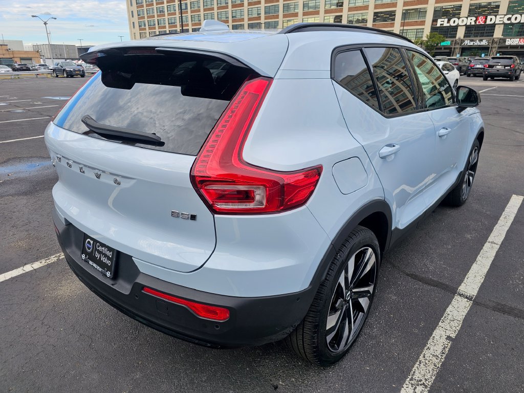 Certified 2025 Volvo XC40 B5 Ultra AWD/4WD image 27