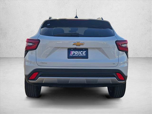Used 2025 Chevrolet Trax LT image 7