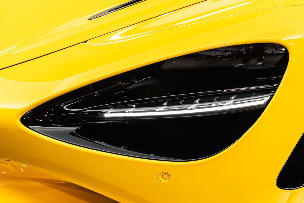 Used 2024 McLaren 750S Spider image 13