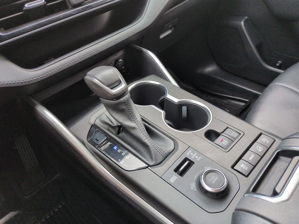 Used 2022 Toyota Highlander XSE image 24