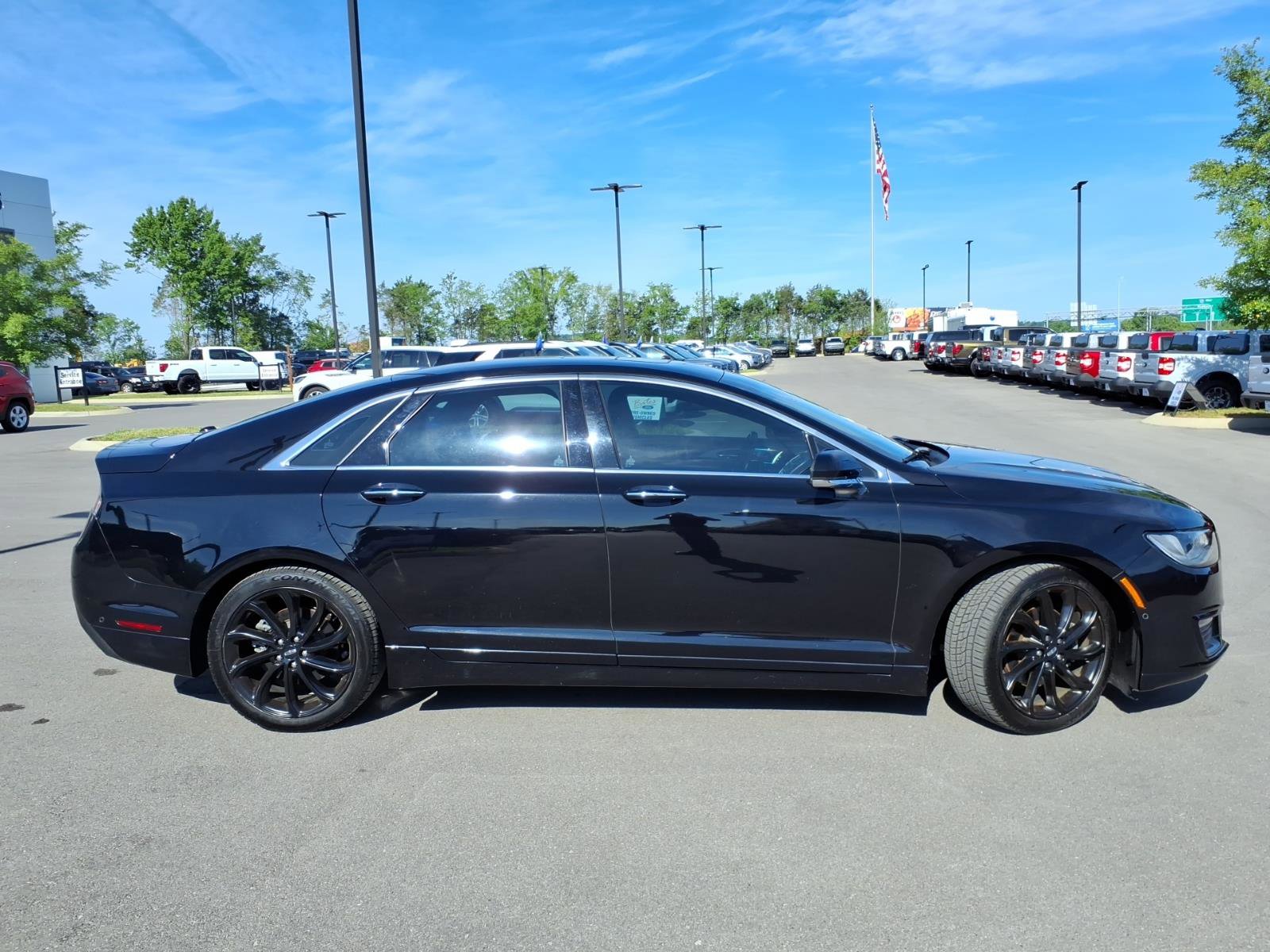 Used 2020 Lincoln MKZ Reserve w/ Monochromatic Package FWD image 2