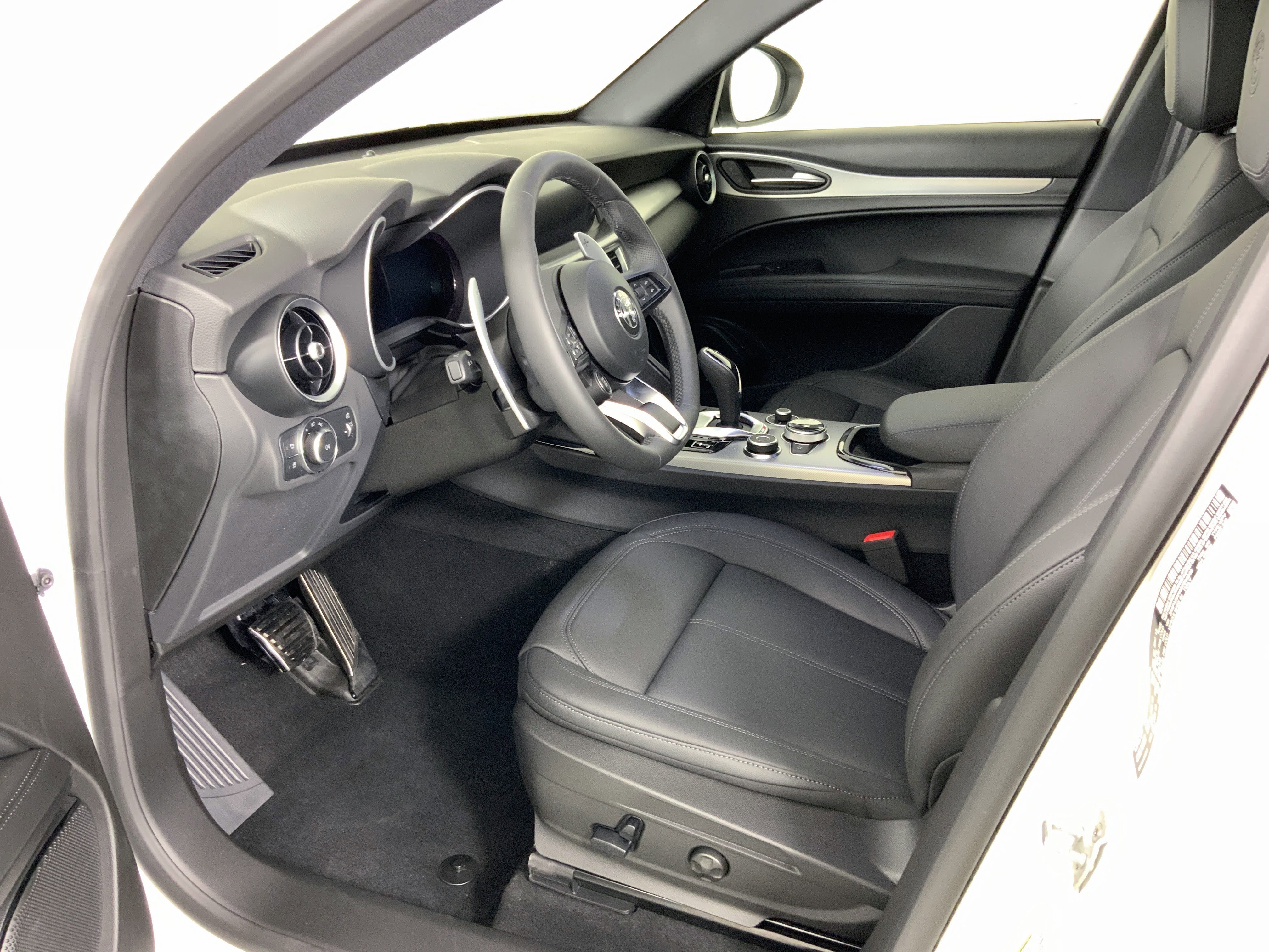 New 2025 Alfa Romeo Stelvio Sprint w/ Convenience Package image 14