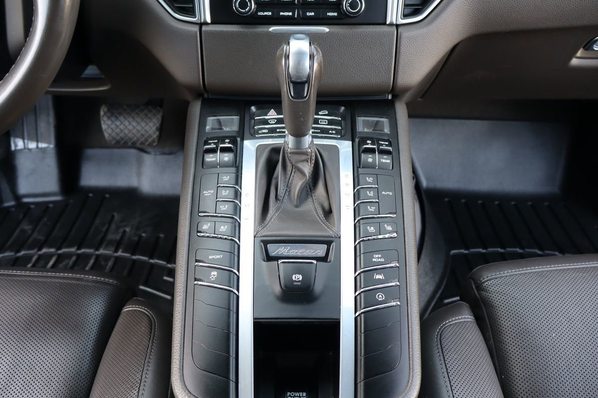 Used 2017 Porsche Macan image 16
