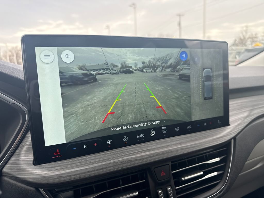 Used 2025 Ford Escape Platinum w/ Premium Technology Package image 40