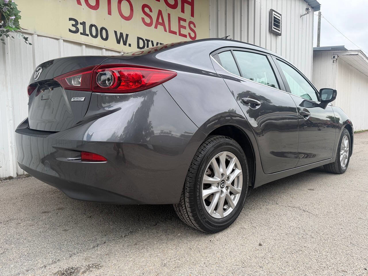 Used 2016 MAZDA MAZDA3 i Sport w/ Preferred Equipment Package FWD image 4