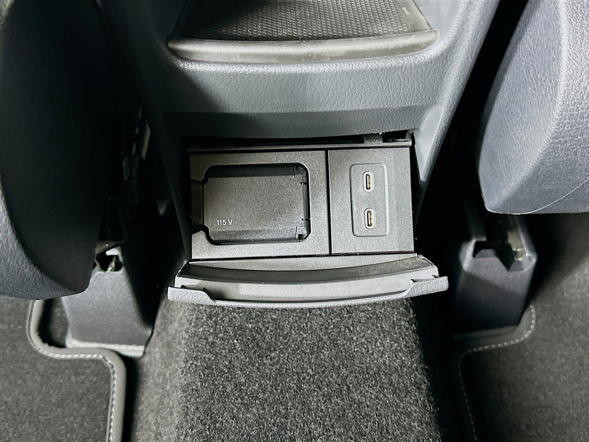 Certified 2025 Mercedes-Benz GLB 250 4MATIC image 33