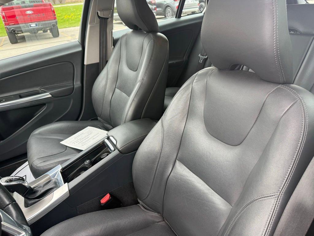 Used 2016 Volvo V60 T5 Premier w/ Convenience Package image 6