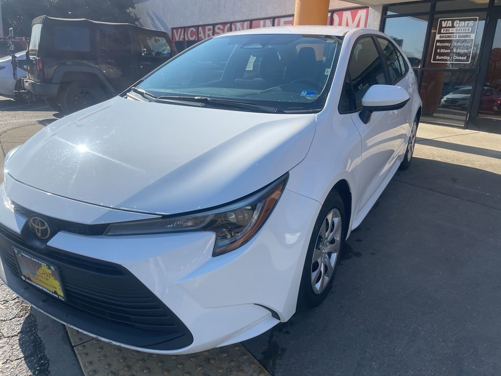 Used 2024 Toyota Corolla LE image 8