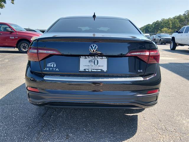 Used 2023 Volkswagen Jetta SE FWD image 4