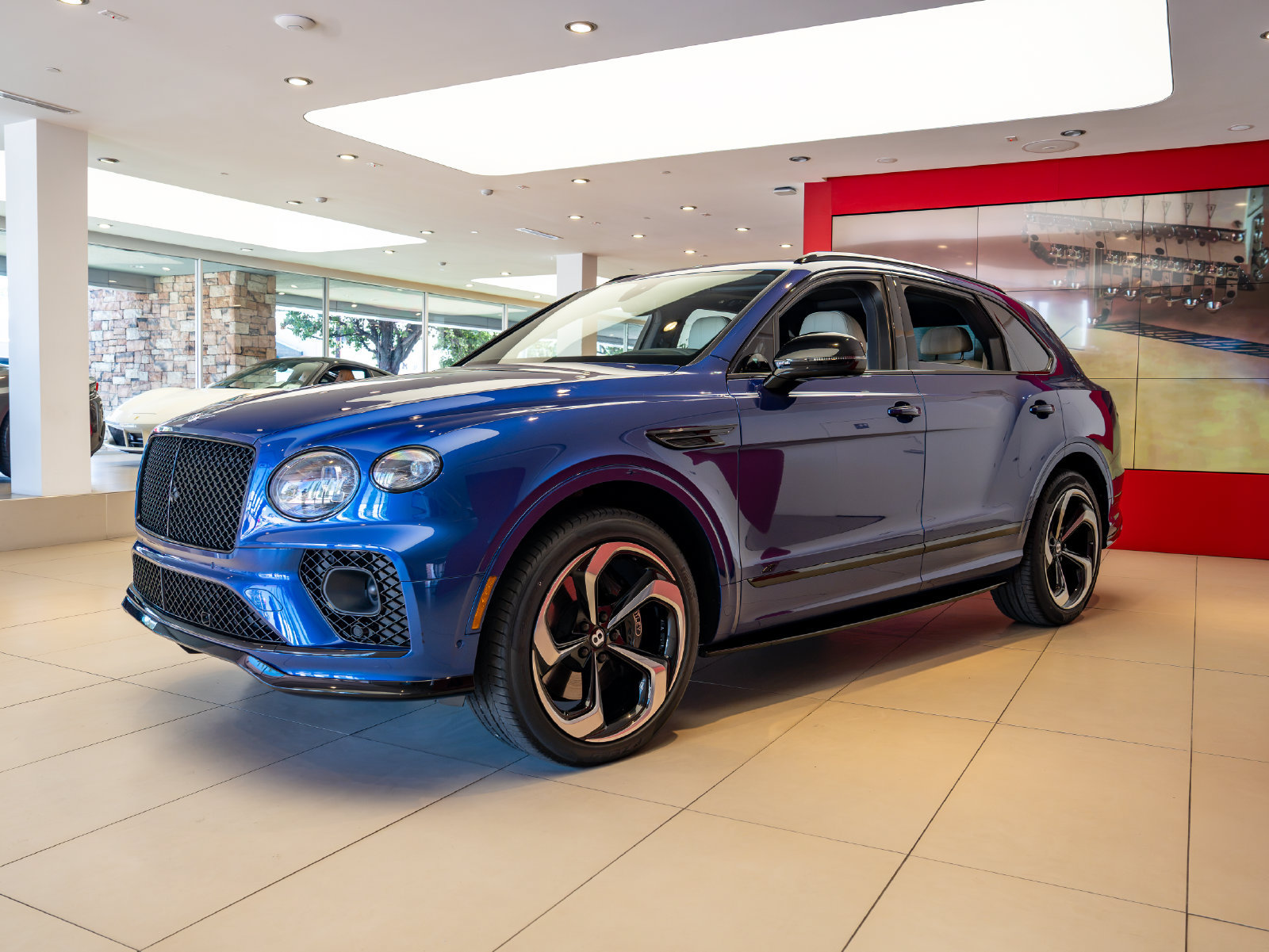 Used 2022 Bentley Bentayga AWD/4WD image 3