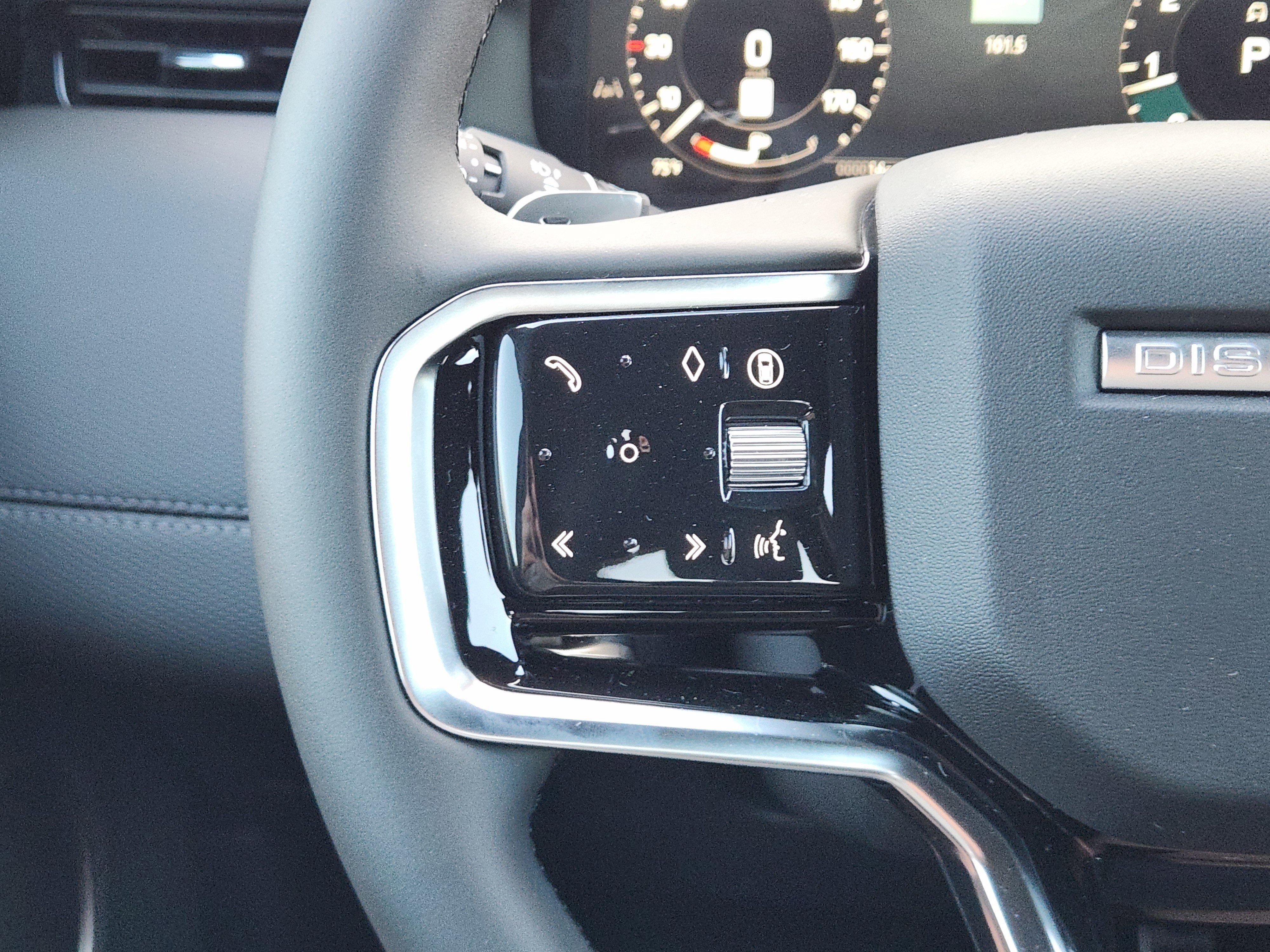 New 2025 Land Rover Discovery Sport Dynamic SE image 29