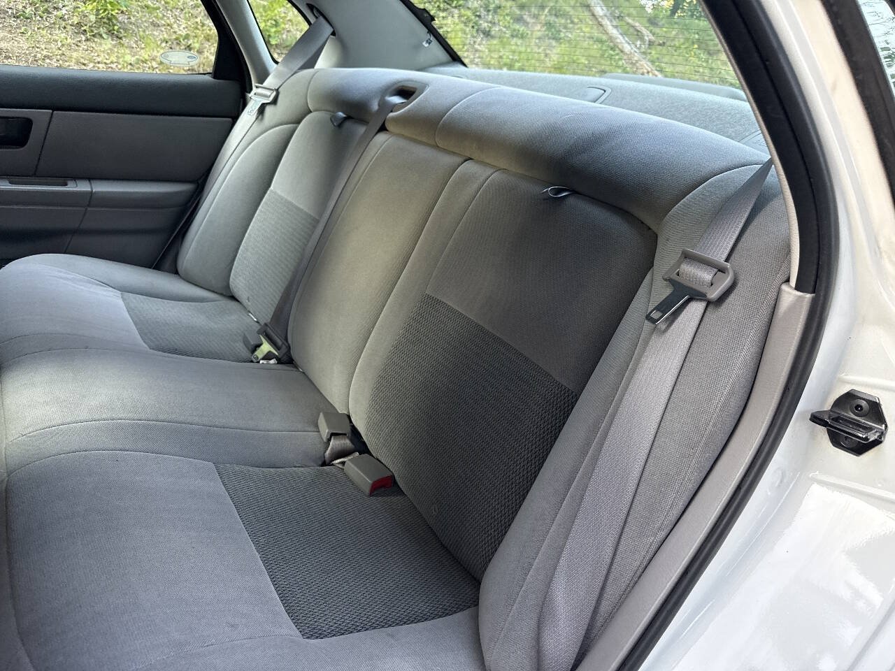 Used 2004 Ford Taurus SES FWD image 16