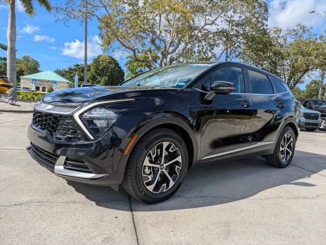 Used 2023 Kia Sportage EX image 3