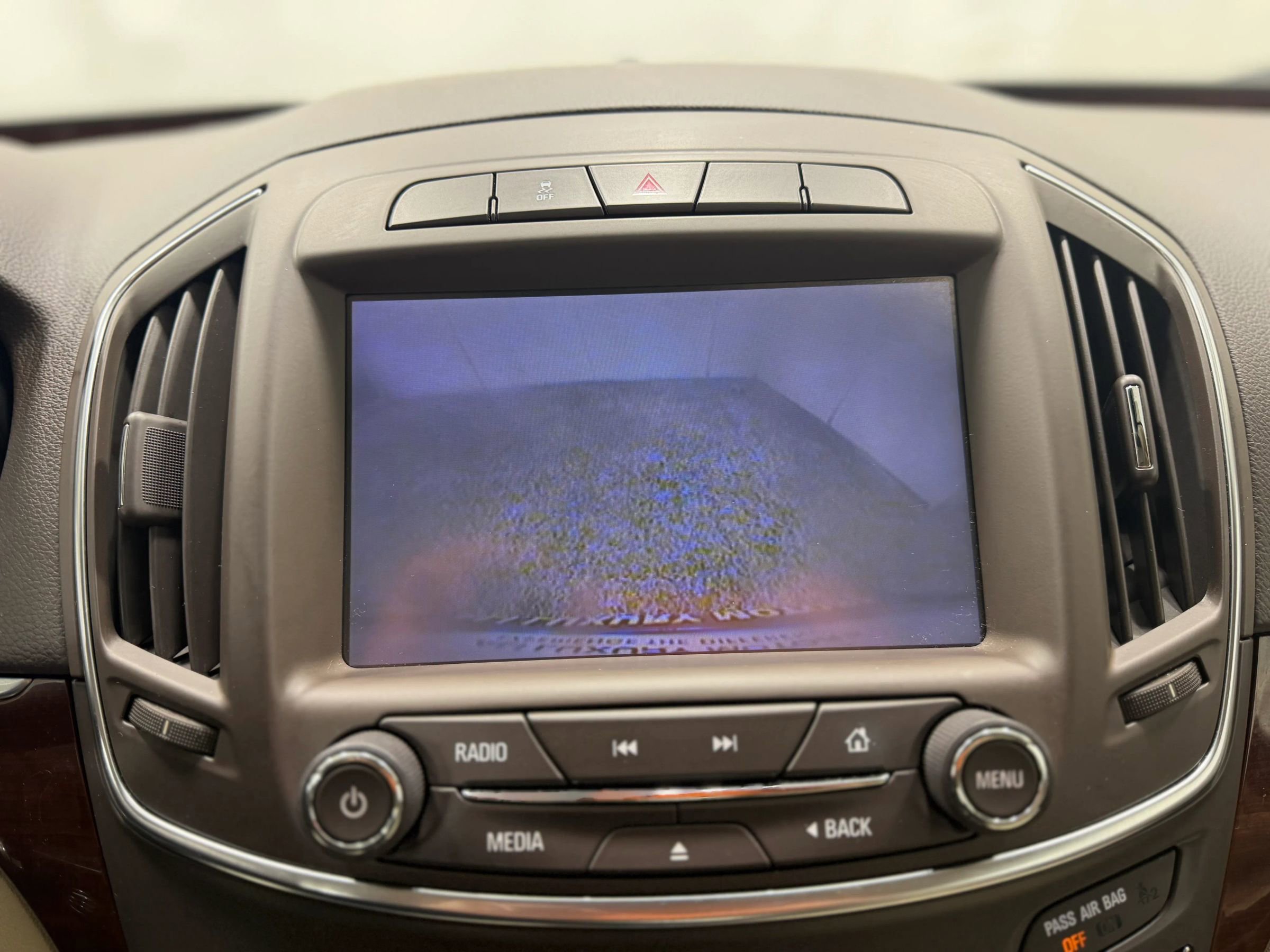 Used 2015 Buick Regal FWD image 17