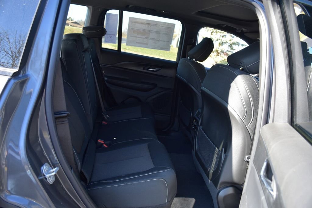 New 2025 Jeep Grand Cherokee Laredo X w/ Luxury Tech Group I image 29