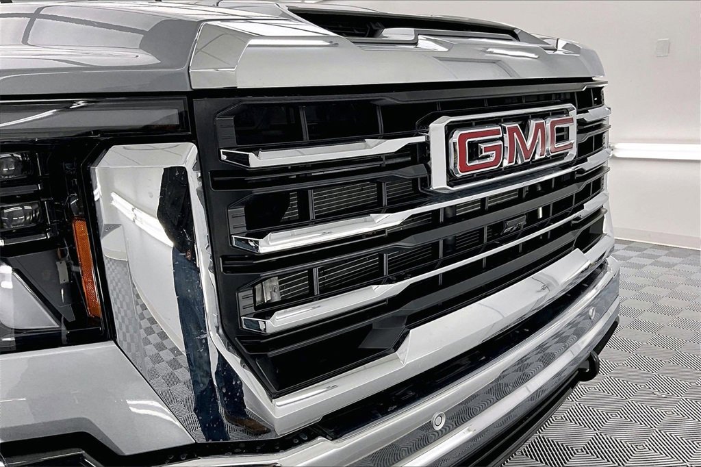 Used 2025 GMC Sierra 3500 SLT w/ SLT Premium Package image 29