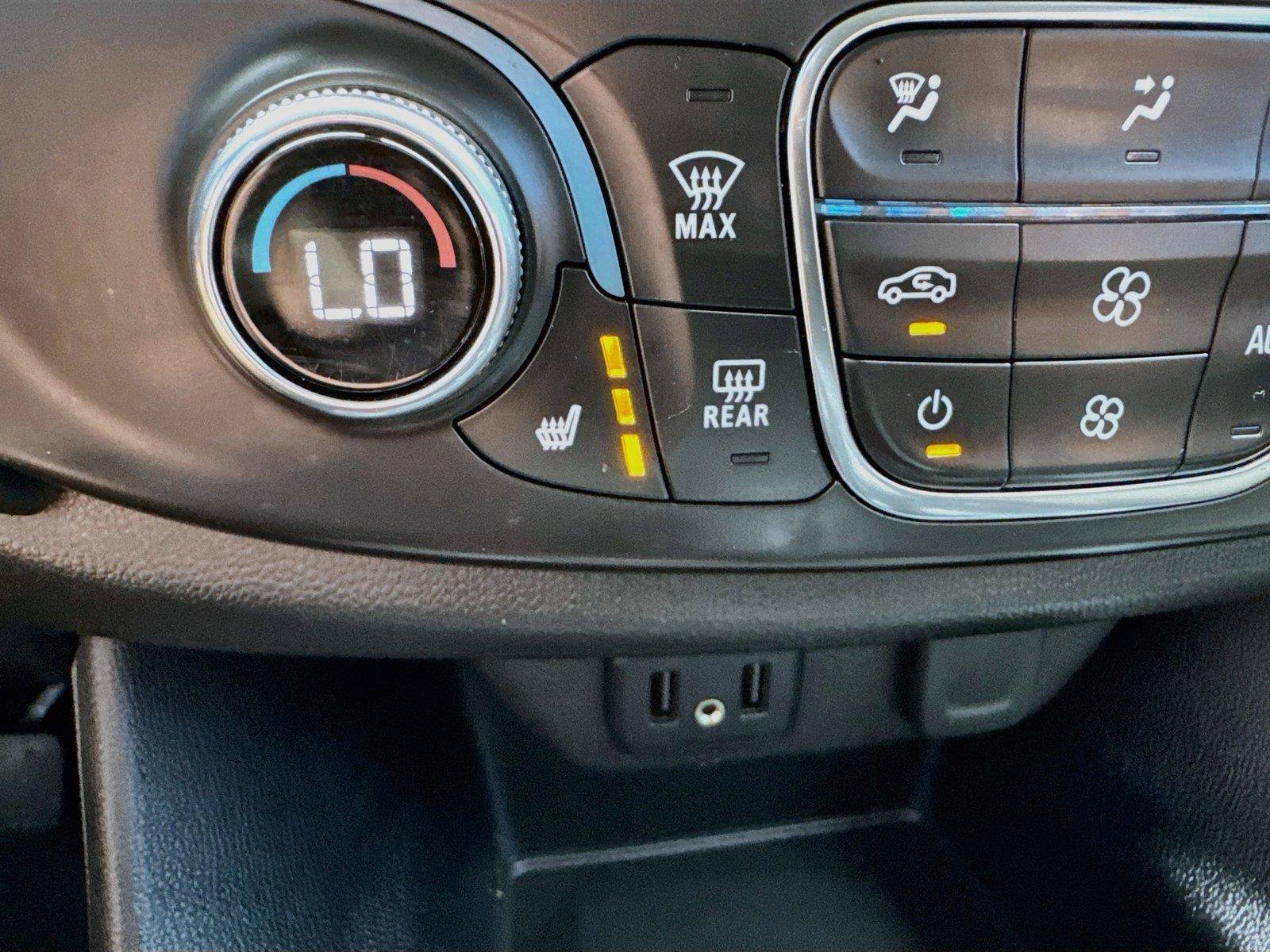 Used 2021 Chevrolet Traverse LT FWD image 18