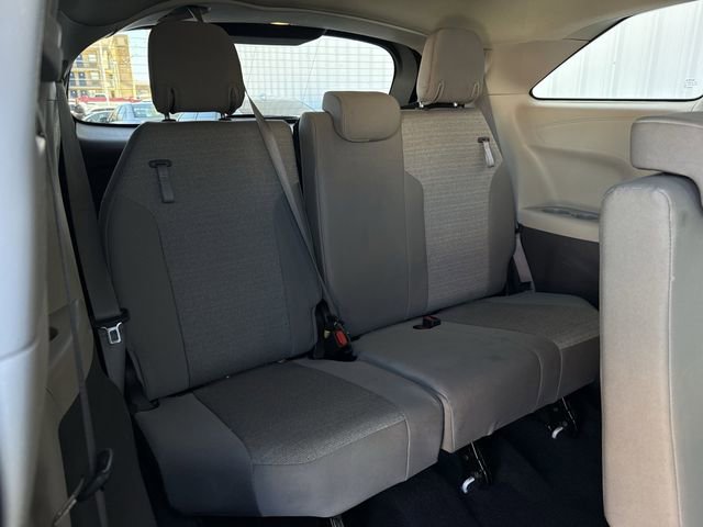 Used 2024 Toyota Sienna LE image 31