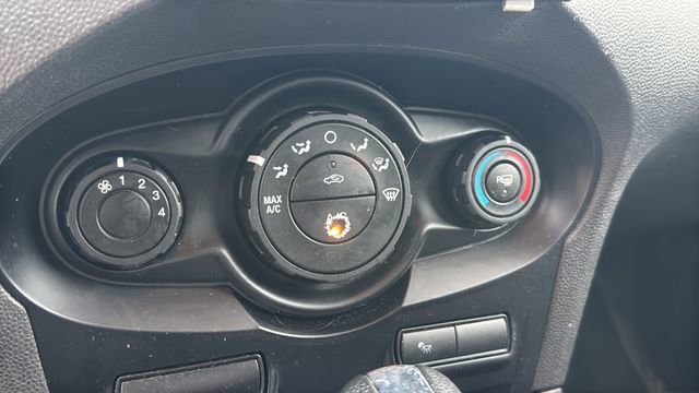 Used 2011 Ford Fiesta SE w/ 203A Rapid Spec Order Code image 17