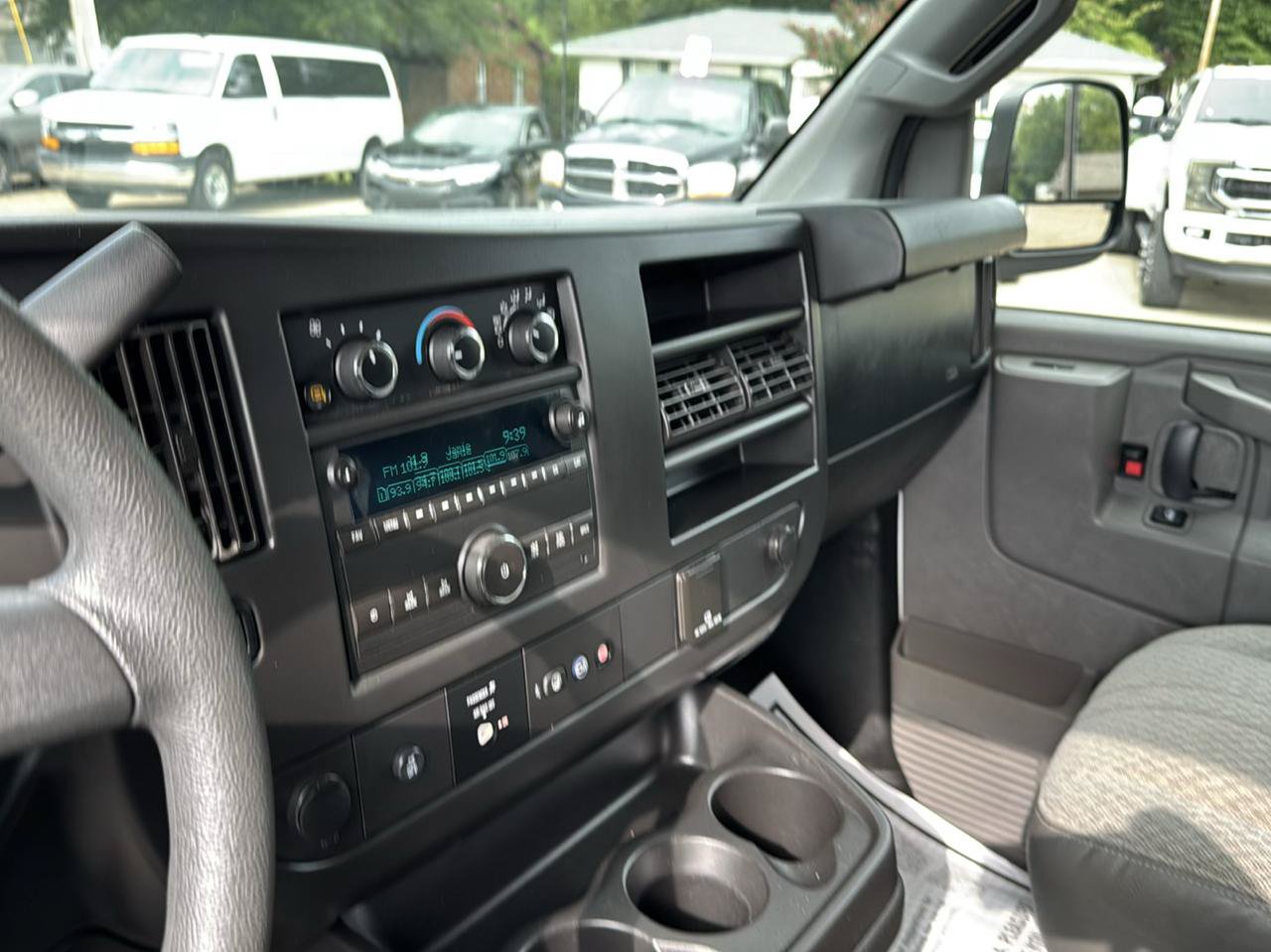 Used 2018 Chevrolet Express 3500 LT w/ LT Preferred Equipment Group RWD image 31