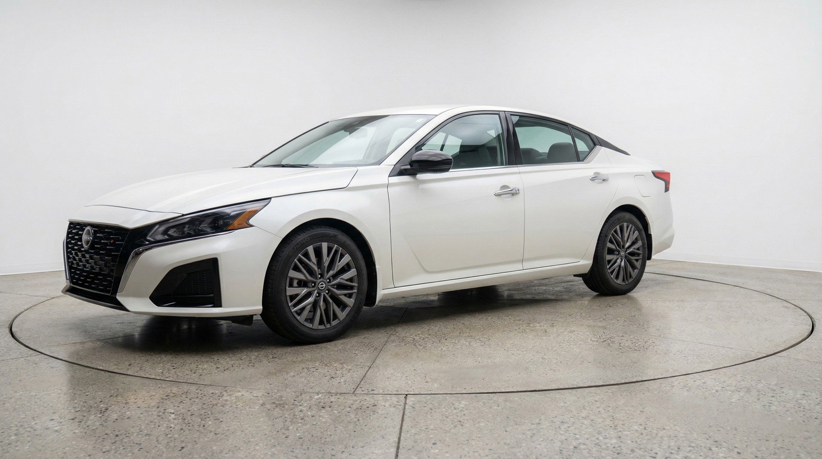 Used 2025 Nissan Altima 2.5 SV image 3