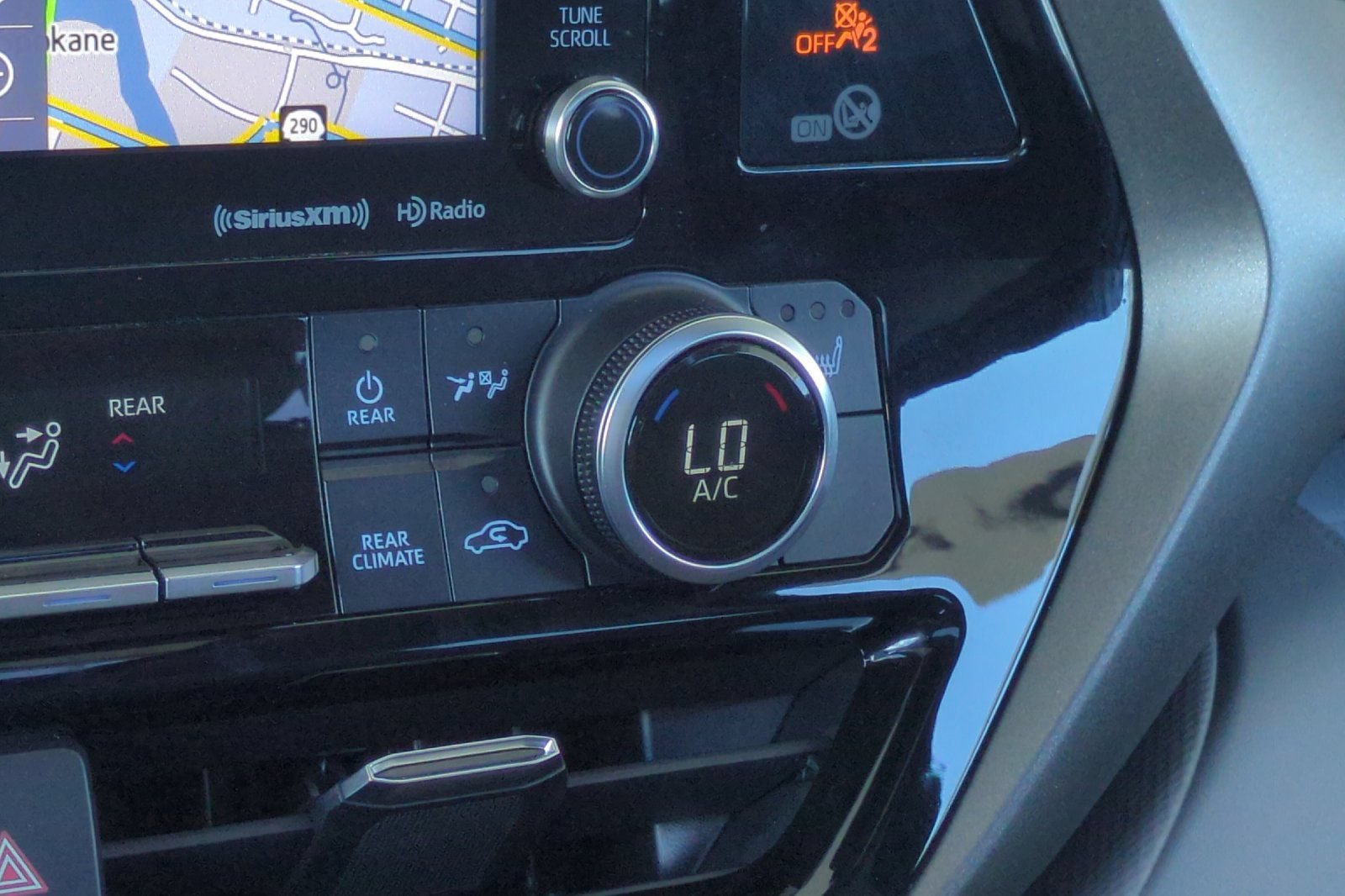 Used 2020 Toyota Highlander XLE AWD/4WD image 30